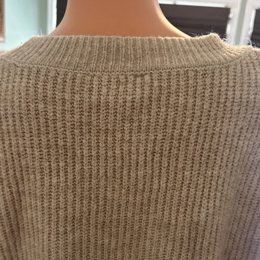 Cozy Beige Crewneck Women's Sweater No tag - Picture 6 of 6